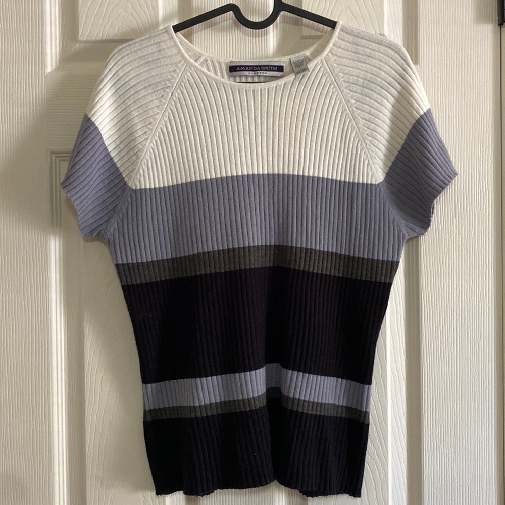 Large Amanda Smith top. Short sleeve